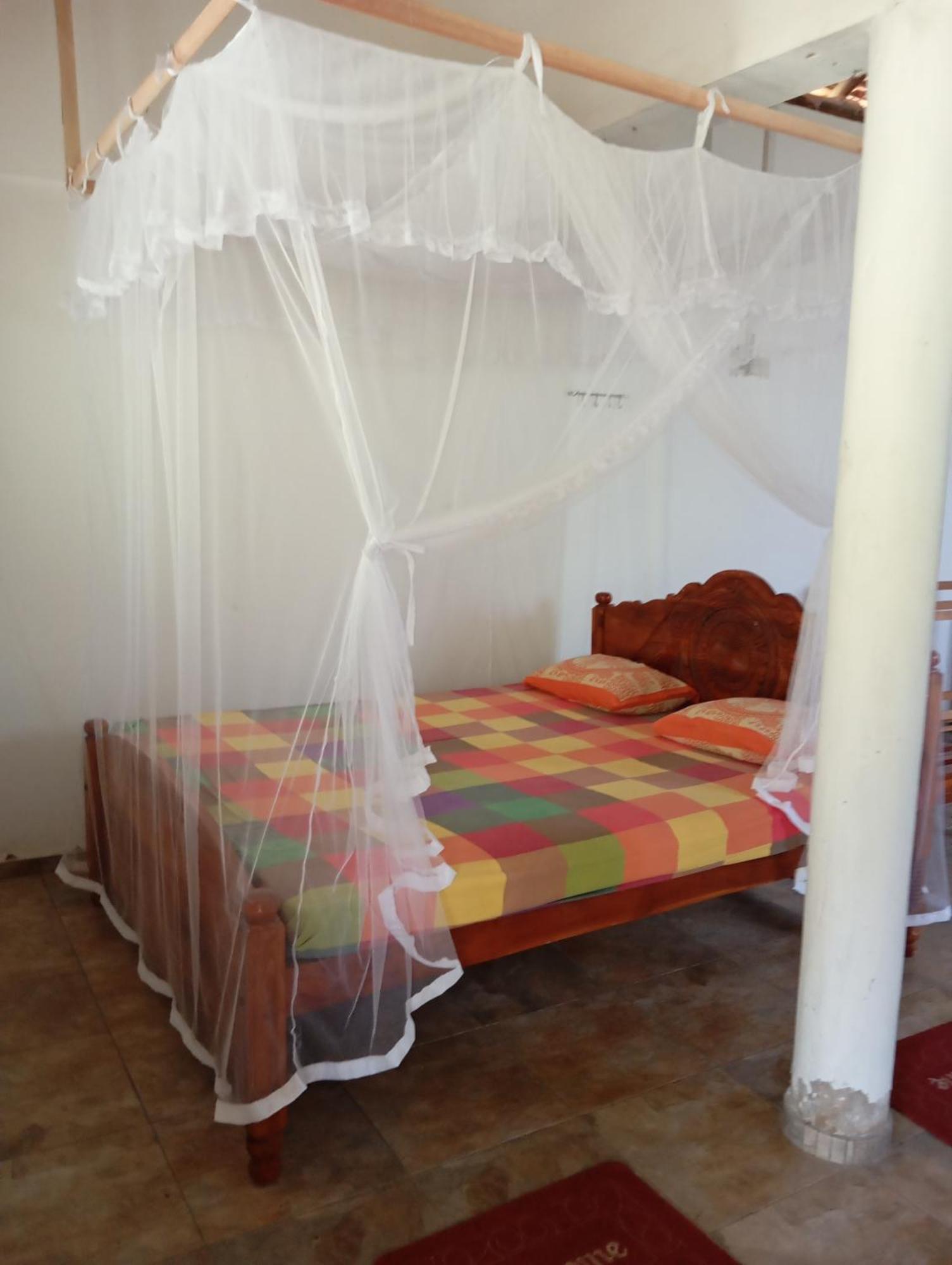 Appartamento Sunshine Cafe Tangalle Esterno foto