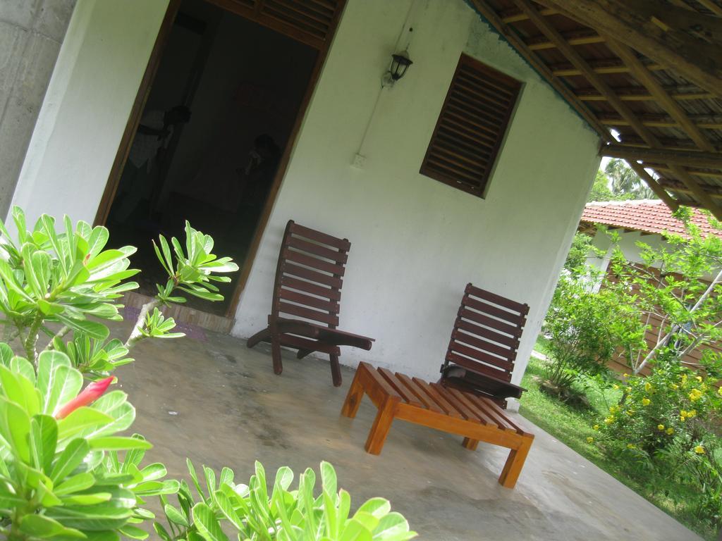 Appartamento Sunshine Cafe Tangalle Esterno foto