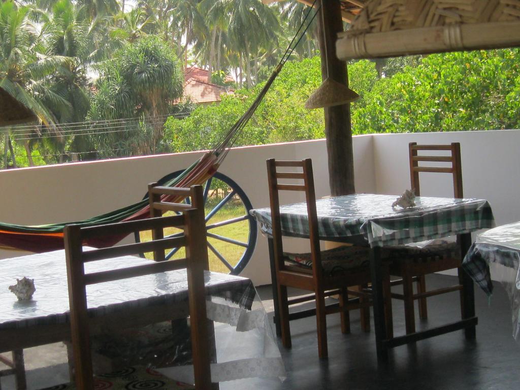 Appartamento Sunshine Cafe Tangalle Esterno foto