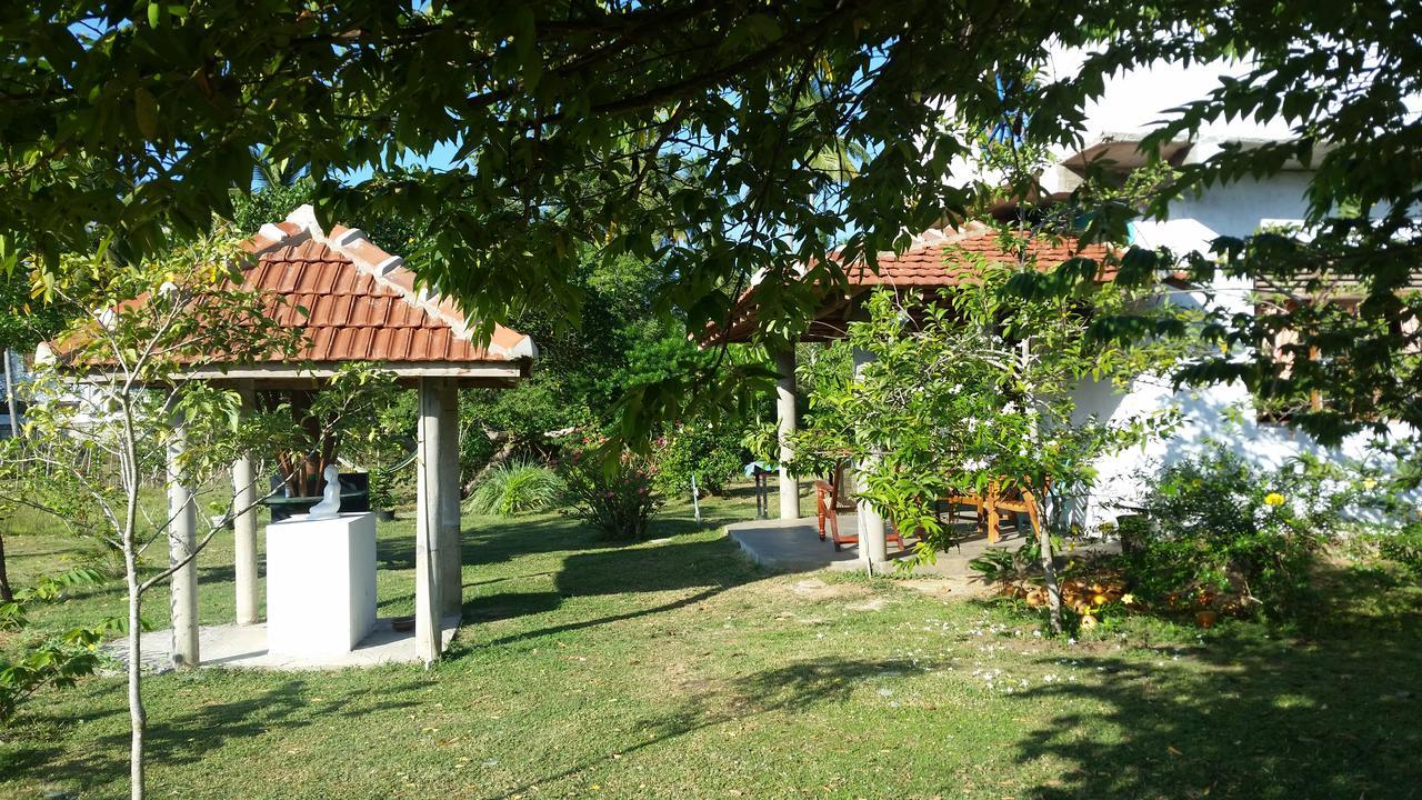 Appartamento Sunshine Cafe Tangalle Esterno foto